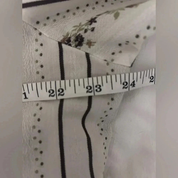 White Stag Button Up Floral Brown Detailed Top Size Large - Picture 9 of 10